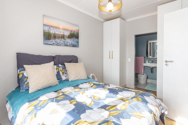 To Let 1 Bedroom Property for Rent in Waves Edge Western Cape